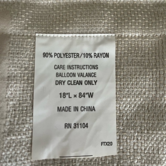 Balloon Valance, Pineapple on Cream background, 18Lx84W Tropical Island Elegant - Picture 4 of 4